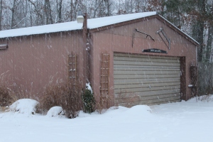 Pole barn in snow USE